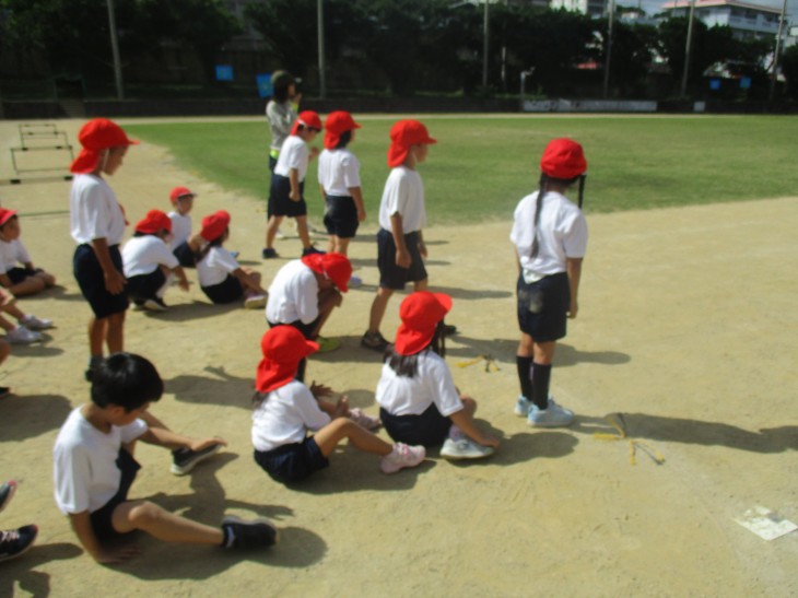 まっすぐ走るぞ １年生｜宜野湾市立大山小学校